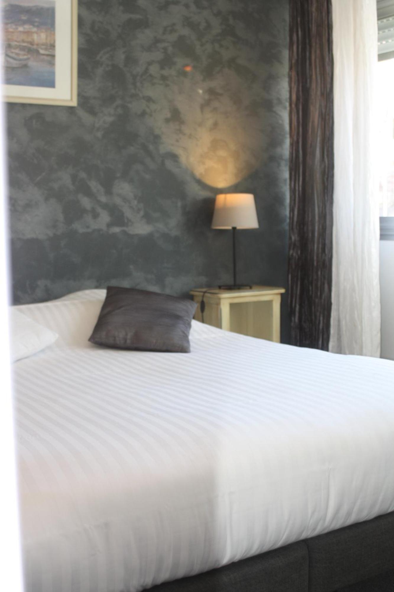 Logis Hotel Du Midi Σαλόν-ντε-Προβάνς Εξωτερικό φωτογραφία
