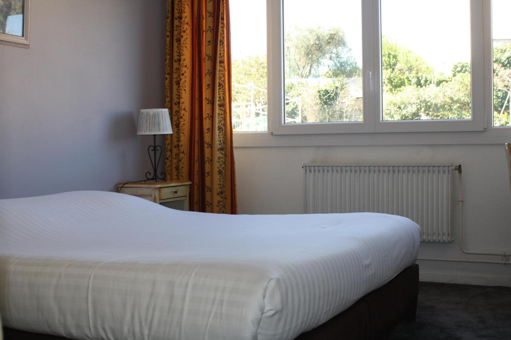 Logis Hotel Du Midi Σαλόν-ντε-Προβάνς Εξωτερικό φωτογραφία