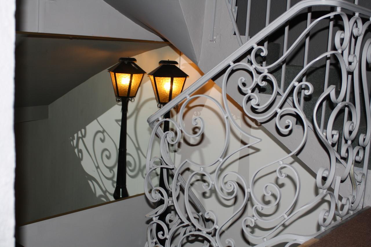 Logis Hotel Du Midi Σαλόν-ντε-Προβάνς Εξωτερικό φωτογραφία